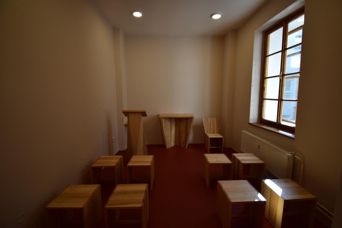 Mobiliář kaple sv. Martina - Image 3